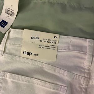 gap girlfriend jeans
bnwt